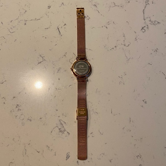 Daniel Wellington Watch - Picture 5 of 8